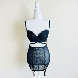 Victoria’s Secret Black Caged Lace Push Up Bustier Garter Slip Lingerie